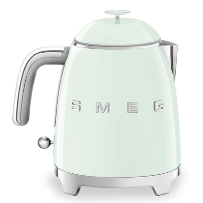 Smeg 0,8 L Mini bouilloire électrique sans fil - KLF05PGUS|Mini bouilloire électrique Smeg sans fil de 0,8 l - KLF05PGUS