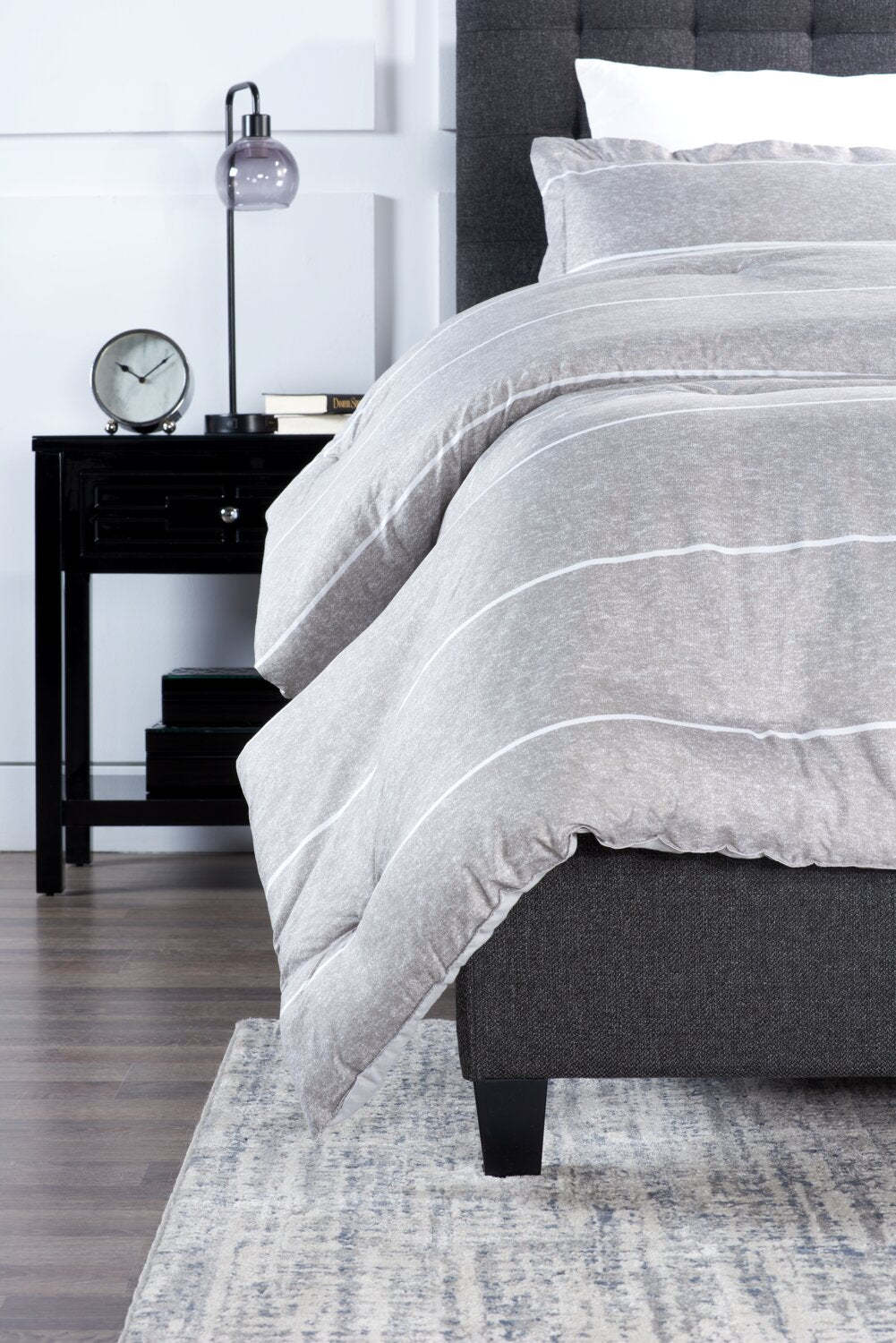 Stripes 3-Piece King Comforter Set - Grey| Ensemble d'édredon Stripes 3 pièces pour très grand lit - gris | STRPE3KG