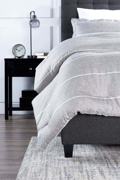 Stripes 3-Piece King Comforter Set - Grey| Ensemble d'édredon Stripes 3 pièces pour très grand lit - gris | STRPE3KG