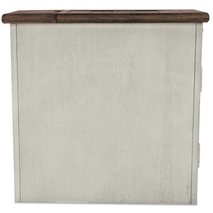 Colby 14 Rustic Chairside Table with Storage - Two Tone Wood|Table de fauteuil rustique Colby de 14 po avec rangement - bois deux teintes