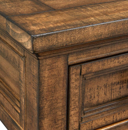 Table de canapé traditionnelle en pin Hanson 50" avec rangement - Muscade grillée | Table de salon traditionnelle Hanson de 50 po en pin - muscade grillée