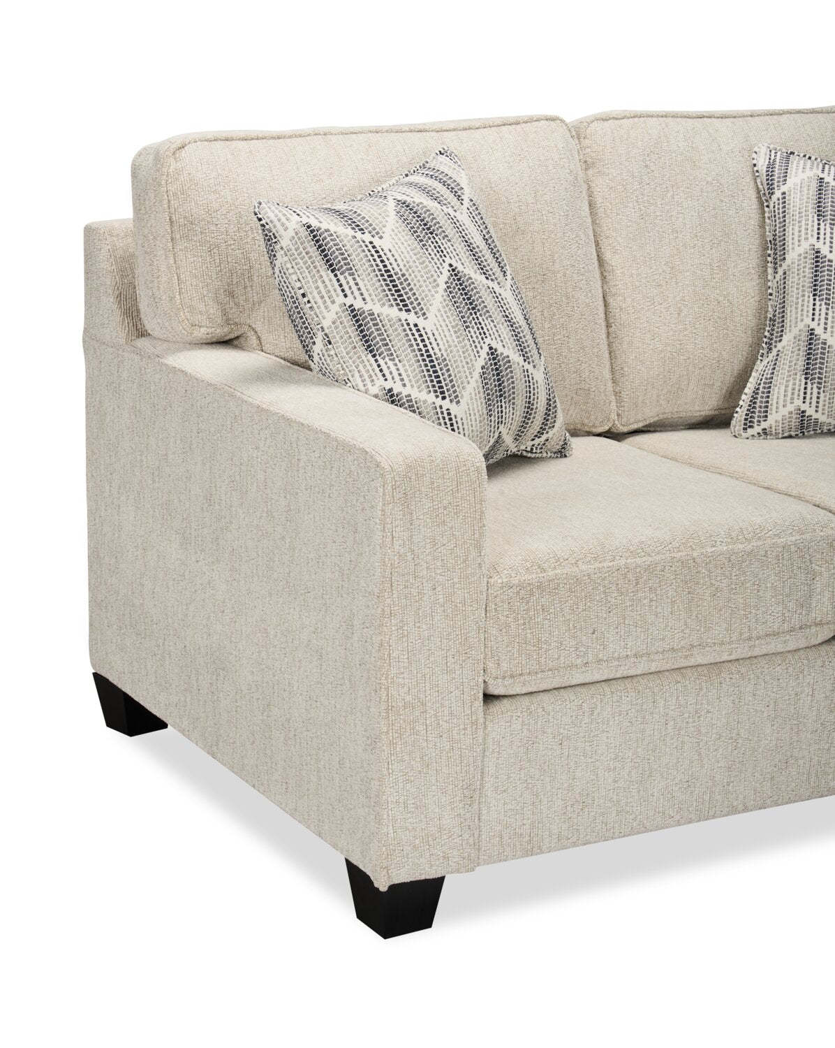 Causeuse Lennox de 57 po fabriquée au Canada en tissu de chenille avec coussins réversibles et coussins décoratifs - taupe
