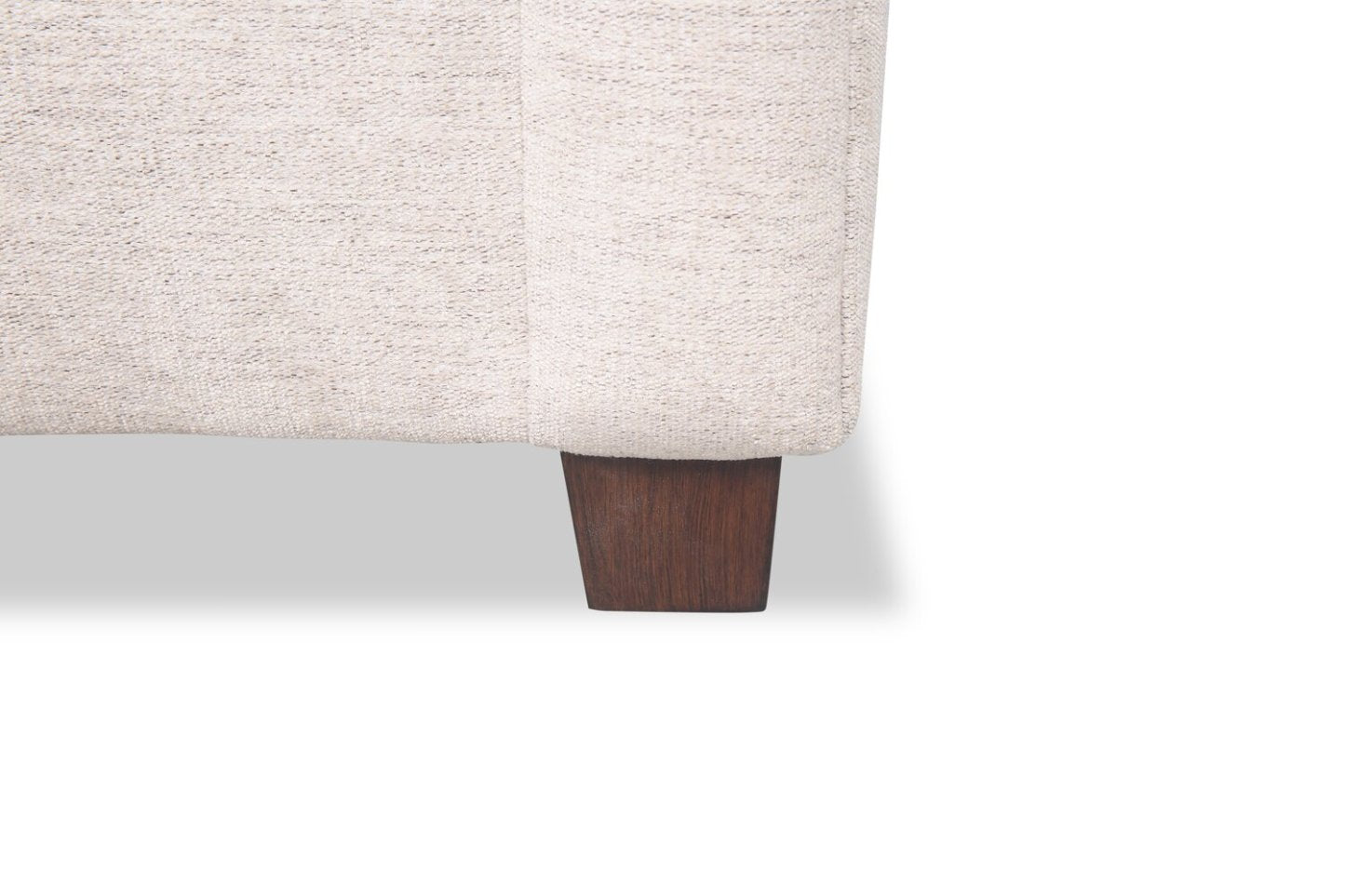 Causeuse Mallie de 60 po en tissu de chenille avec accoudoirs enroulés et pattes en bois - blanc coquillage