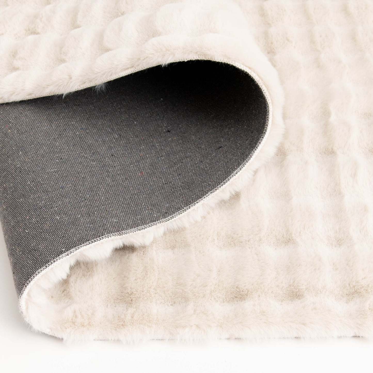 Tapis à bulles en fausse fourrure ivoire avec envers en mousse à mémoire de forme – 7' x 10' | Carpette Bubble en fausse fourrure ivoire avec revers en mousse à mémoire de forme - 7 pi x 10 pi | BUBBIV08