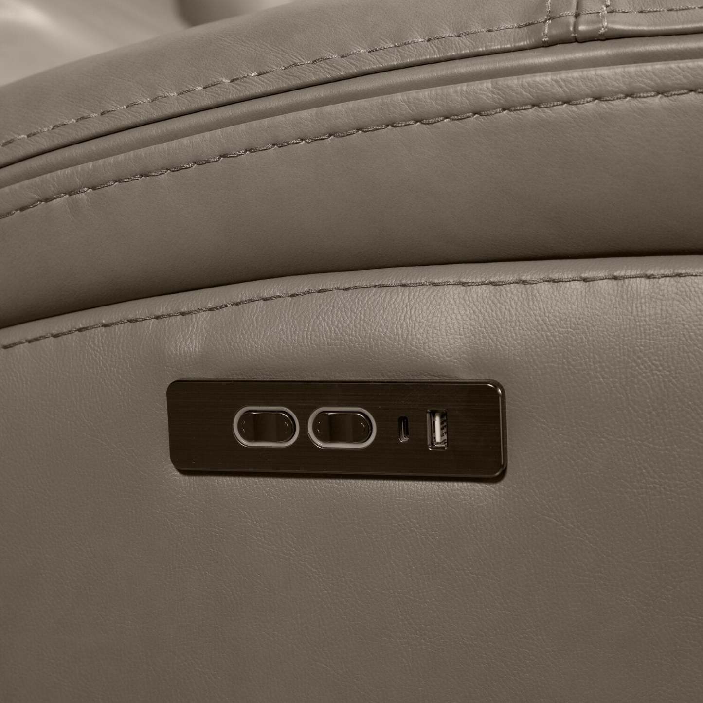 Scott Living Fauteuil à inclinaison électrique Prescott 42,5 en cuir véritable avec appui-tête électrique - Gris | Fauteuil inclinable électrique Prescott de Scott Living de 42,5 po en cuir véritable avec appuie-tête électrique - gris