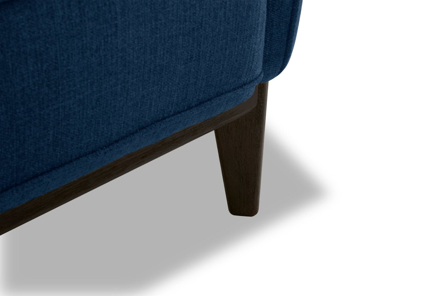 Fauteuil Gena de Cindy Crawford Home de 38,5 po en tissu d'apparence lin avec coussin de dossier amovible - bleu minuit