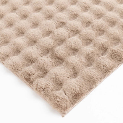 Tapis en fausse fourrure taupe à bulles avec envers en mousse à mémoire de forme – 7' x 10' | Tapis Bubble en fausse fourrure taupe avec revers en mousse à mémoire de forme - 7 pi x 10 pi | BUBBTP08