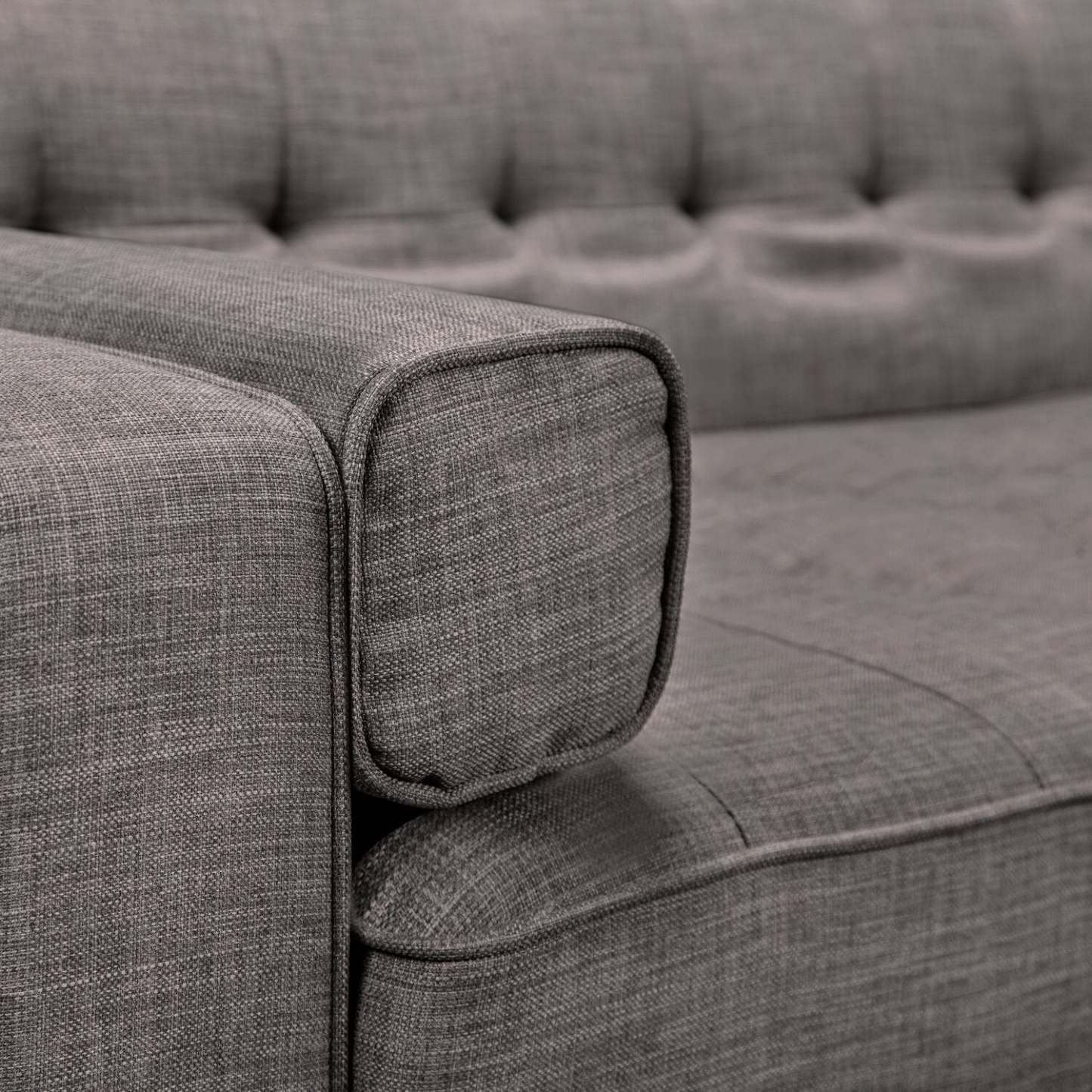 Futon Klik Klak Avery 81,5 en tissu d'apparence lin avec capitonnage et deux oreillers d'accoudoir - Gris | Futon Avery de 81,5 po en tissu d'apparence lin avec mécanisme Klik Klak, capitonnage et deux accoudoirs coussinés - gris