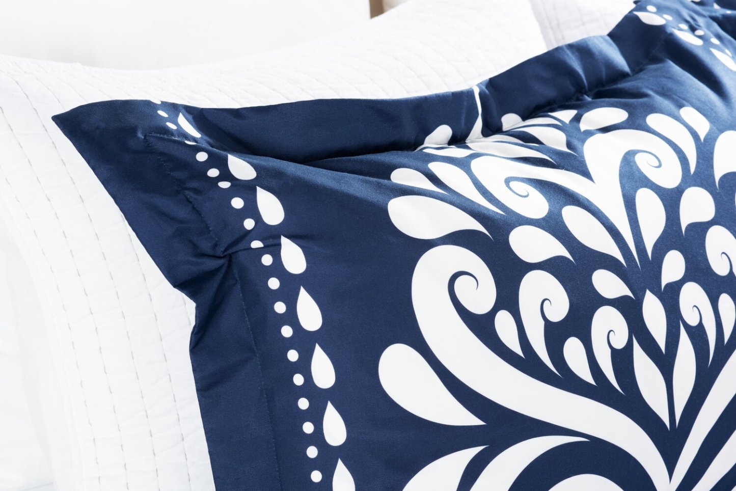 Navy Damask 3-Piece King Comforter Set|Ensemble d'édredon Navy Damask 3 pièces pour très grand lit|NVYDM3KG