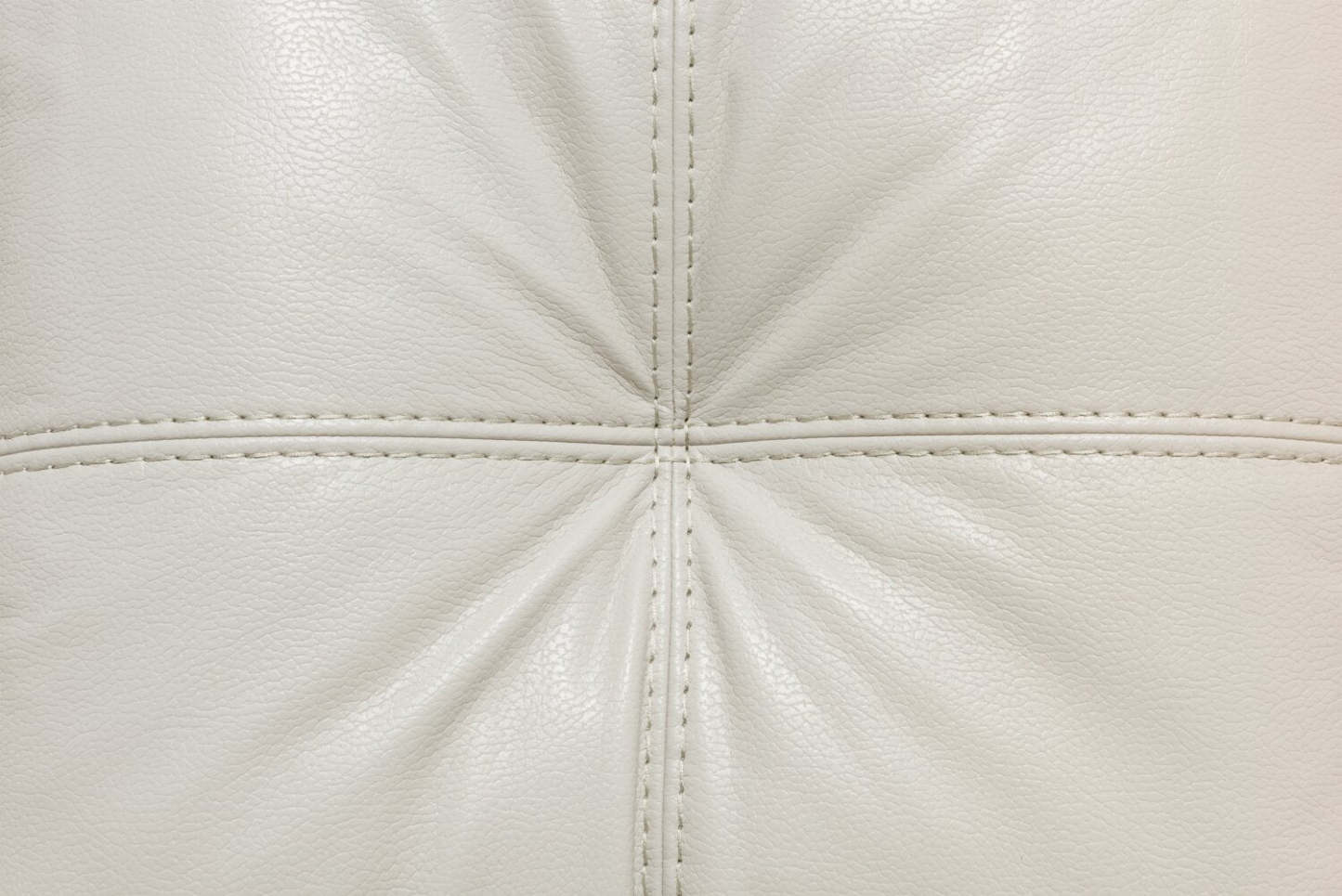 Fabriqué au Canada Causeuse Addison 63 en tissu d'apparence cuir avec coussins de siège amovibles et capitonnage - Beige | Causeuse Addison de 63 po fabriquée au Canada en tissu d'apparence cuir avec coussins de siège amovibles et capitonnage - beige