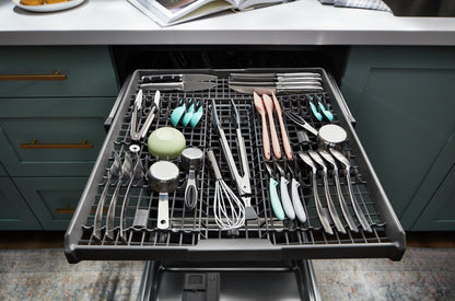 Lave-vaisselle Whirlpool 24 51 dBA encastrable à commande supérieure avec troisième panier - Acier inoxydable résistant aux empreintes digitales… | Lave-vaisselle encastré Whirlpool de 24 po et de 51 dBA avec commandes sur le dessus et 3e panier - …