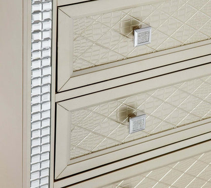 Table de chevet à 2 tiroirs Tyra, 28 L x 29 H, Glam - Champagne | Table de nuit somptueuse Tyra de 28 po (L) x 29 po (H) à 2 tiroirs - champagne