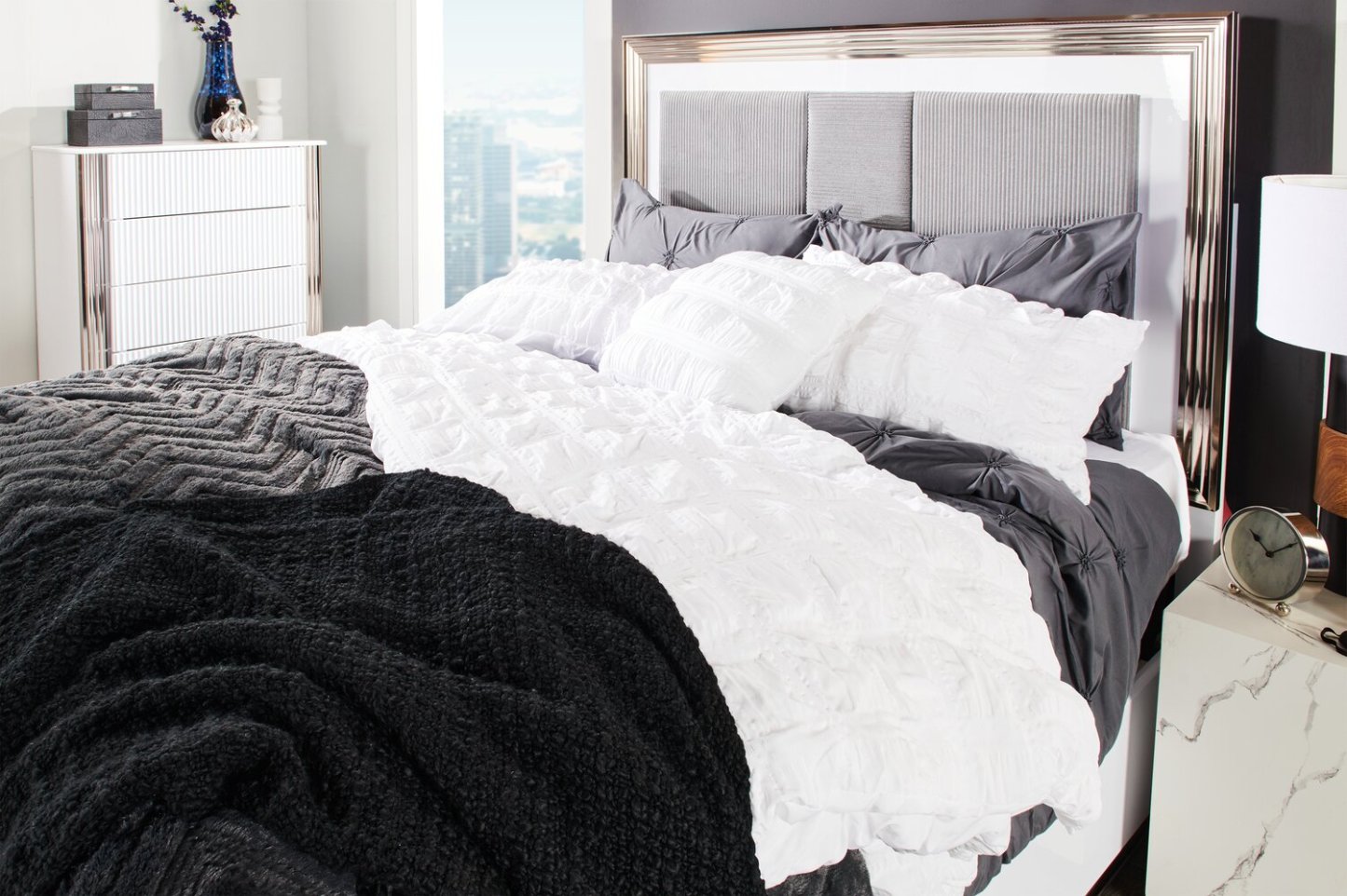 Ensemble d'édredon Elanna 4 pièces pour lit double/grand lit - Blanc | Ensemble d'édredon Elanna 4 pièces pour lit double ou grand lit - blanc | ELNNA4FQ