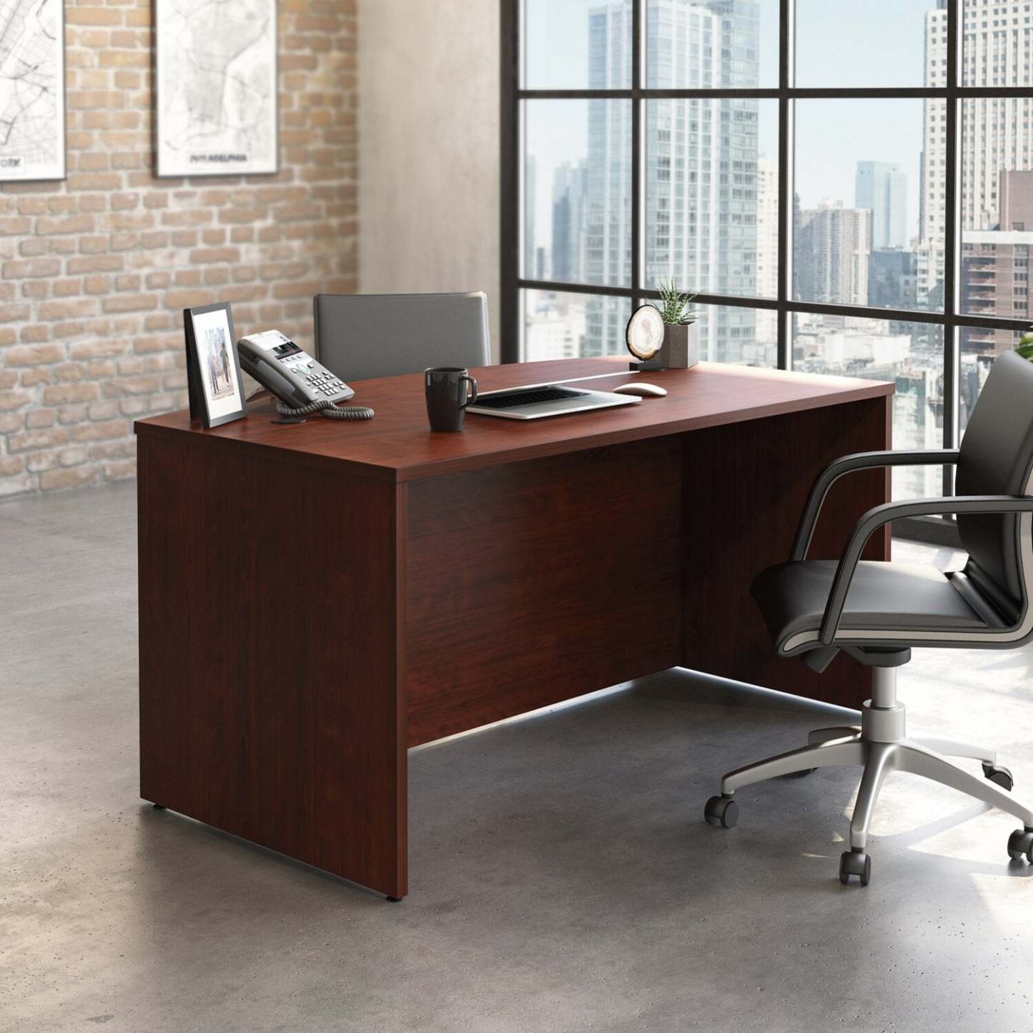 Affirm 59.06 Commercial Grade Office Desk - Cerisier classique|Bureau Affirm de 59,06 po de qualité commerciale - cerisier classique