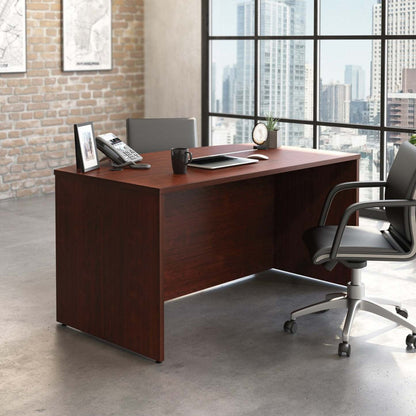 Affirm 59.06 Commercial Grade Office Desk - Cerisier classique|Bureau Affirm de 59,06 po de qualité commerciale - cerisier classique
