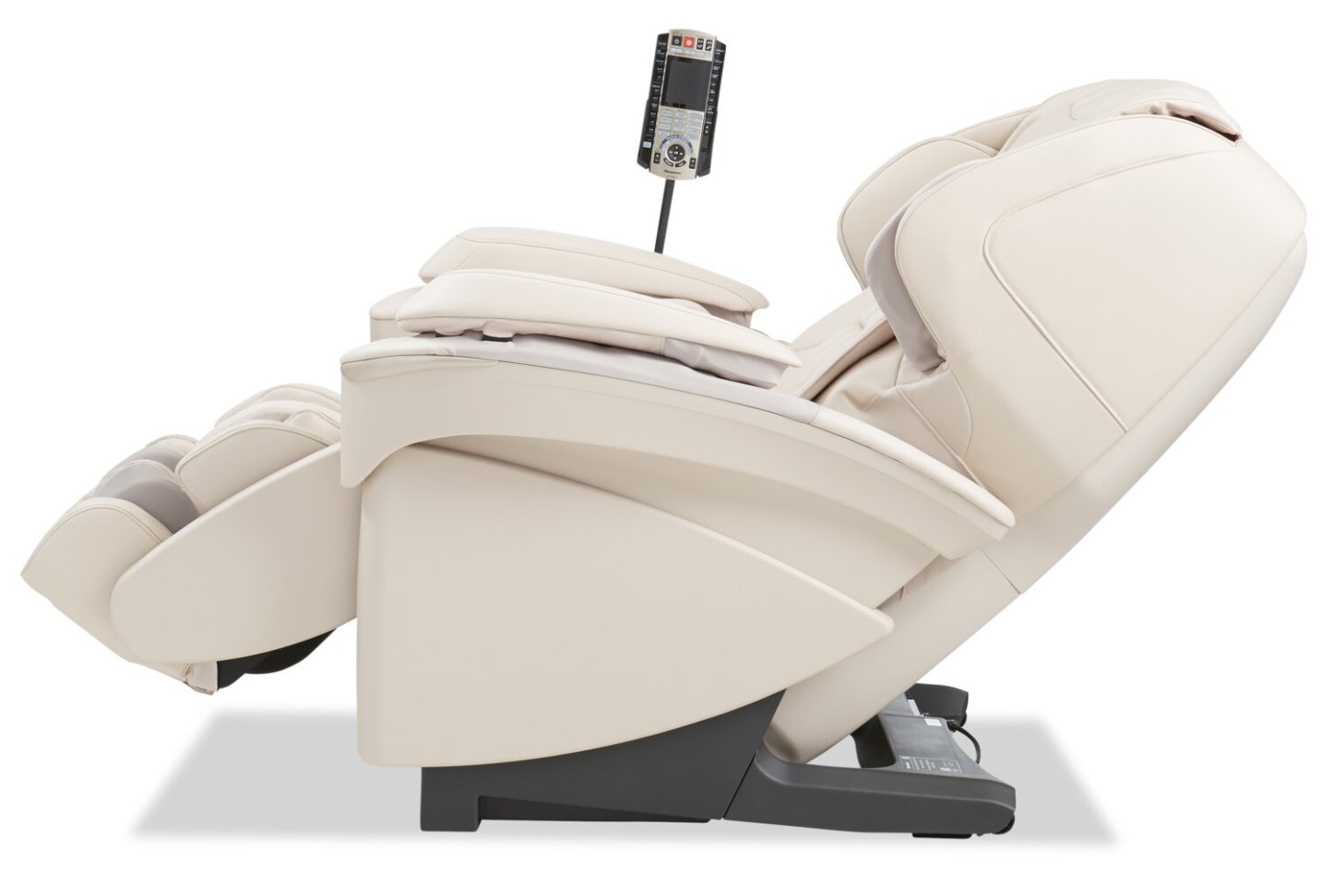 Fauteuil inclinable de massage Panasonic Real Pro ULTRA Prestige™ 35,4 en cuir synthétique de haute qualité - beige | Panasonic Real Pro ULTRA Prestige™ 35,4 fauteuil de massage en cuir synthétique de qualité supérieure - beige