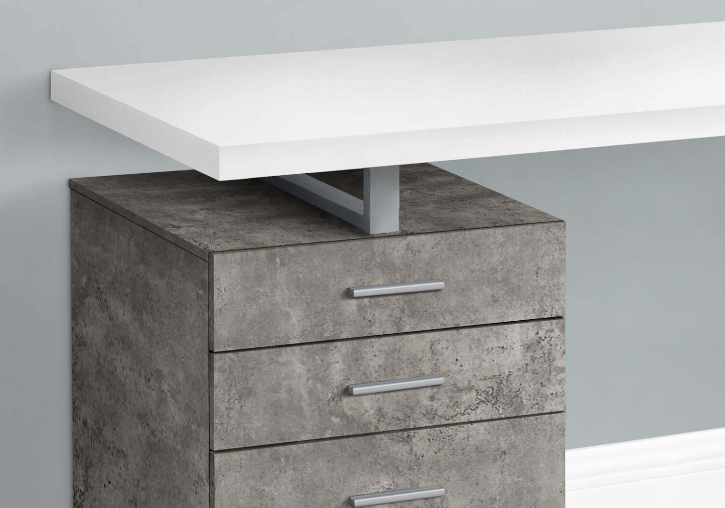 Bureau réversible Clayton 47.25 avec 3 tiroirs - Blanc/Aspect Béton|Bureau réversible Clayton de 47,25 po à 3 tiroirs - blanc et apparence béton