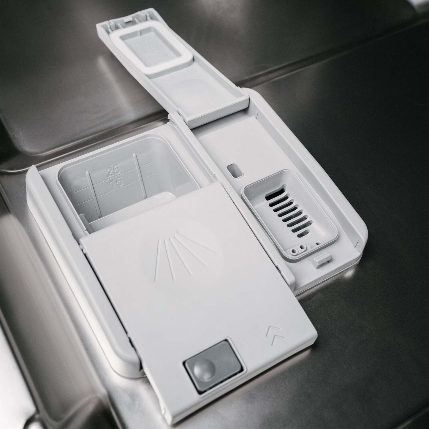 Lave-vaisselle encastrable à commande frontale Danby 18 51 dBA - Acier inoxydable - DDW18D1ESS | Lave-vaisselle encastré Danby de 18 po et de 51 dBA avec commandes à l'avant - acier inoxydable - DDW18D1ESS | DDW18D1S