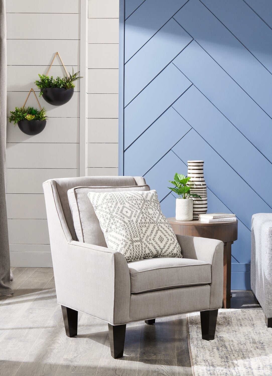 Fauteuil d’appoint club Sofa Lab personnalisable en tissu d’apparence lin de 29 po avec pattes en bois - gris Pax Slate | Made in Canada Sofa Lab Customizable Club 29 Linen-Look Fabric Accent Chair with Wood Legs - Pax Slate Grey | CLUB3049