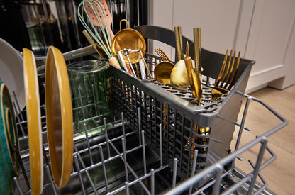 Lave-vaisselle KitchenAid de 24 po et de 41 dBA avec 3e panier à jets - acier inoxydable avec finition PrintShieldMC - KDTS324SPS