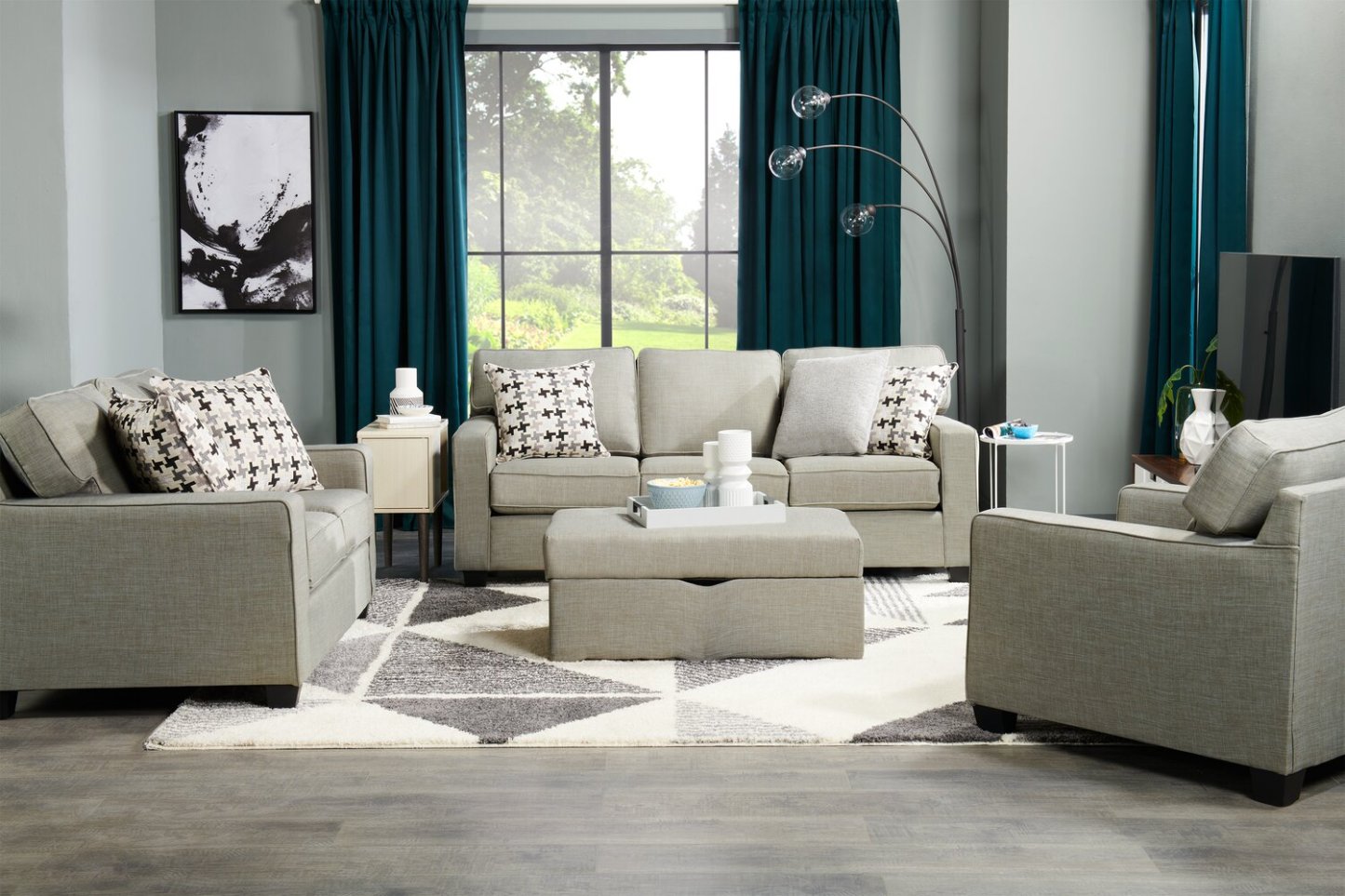 Made in Canada Sawyer 57 Linen-Look Fabric Loveseat with Reversible Cushions and Accent Pillows - Light Grey | Causeuse Sawyer de 57 po fabriquée au Canada en tissu d’apparence lin avec coussins réversibles et coussins décoratifs - gris clair