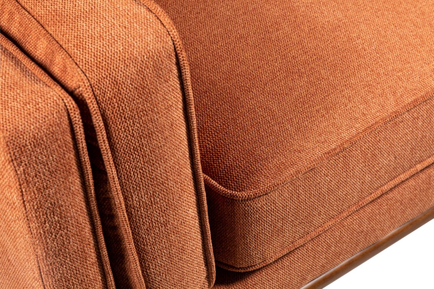 Kort & Co. Causeuse Kassia 65,4 po en tissu d’apparence lin avec base et pattes en bois - orange