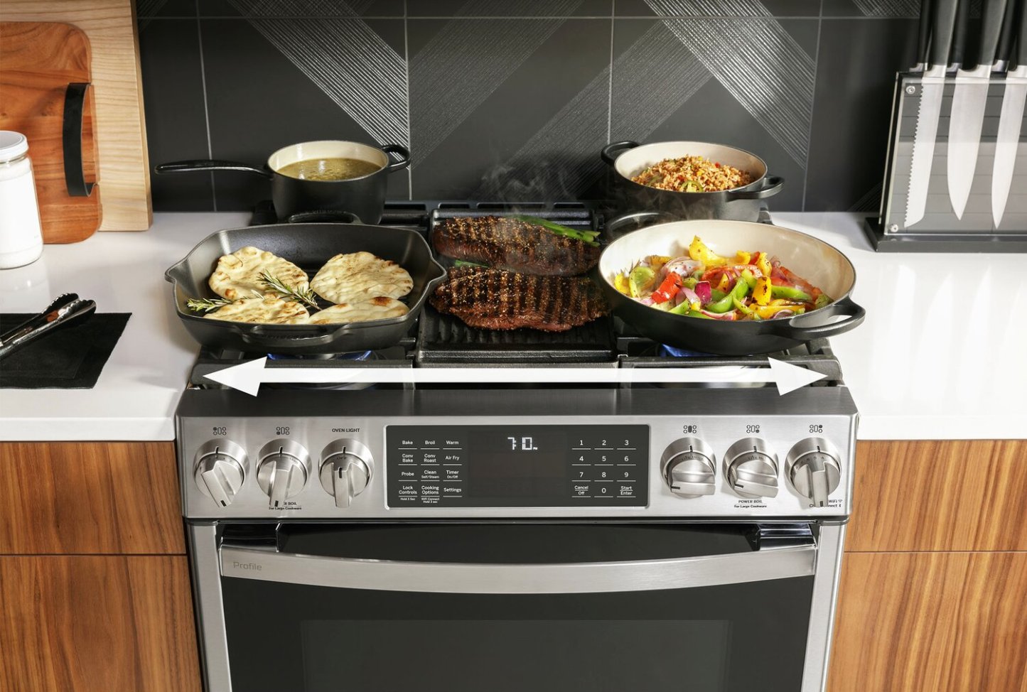 Cuisinière intelligente hybride Profile de 5,6 pi³ avec convection européenne véritable - acier inox…
