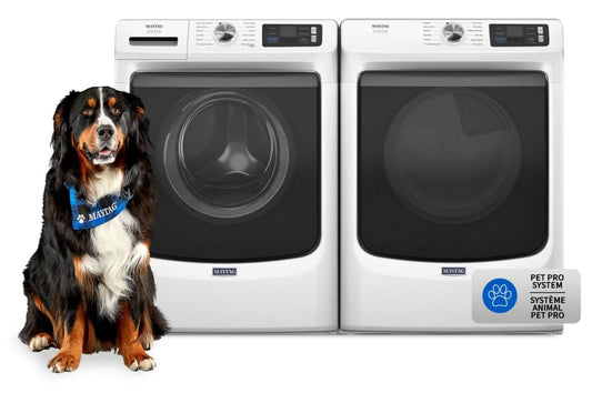 Maytag 5,8 pi3 Laveuse intelligente à chargement frontal Pet Pro et 7,4 pi3 Sécheuse à gaz - blanche | Laveuse intelligente à chargement frontal Pet Pro de 5,8 pi3 et sécheuse à gaz de 7,4 pi3 de Maytag – blanches | MAFL702Z