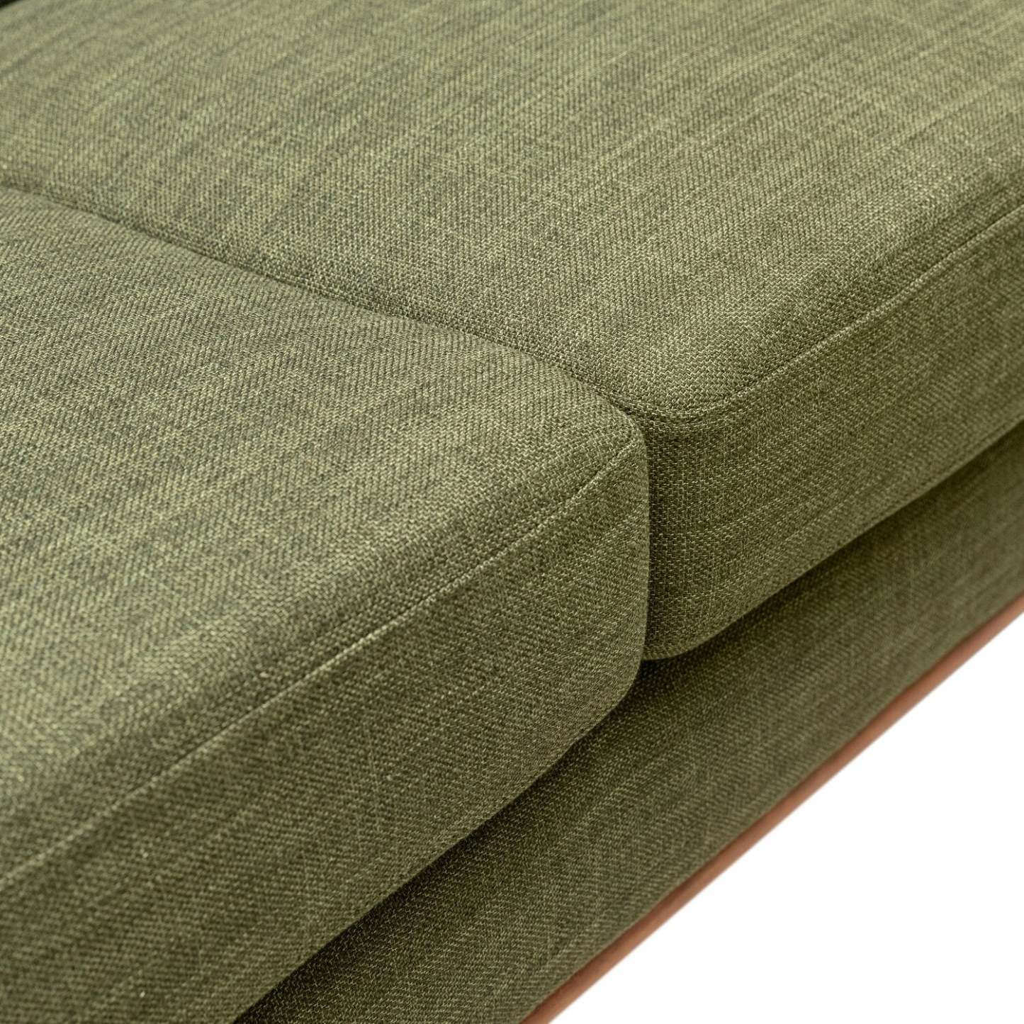 Sofa Freeman de Kort & Co. de 80 po de format condo en tissu d’apparence lin avec base et pattes en bois - vert avocat