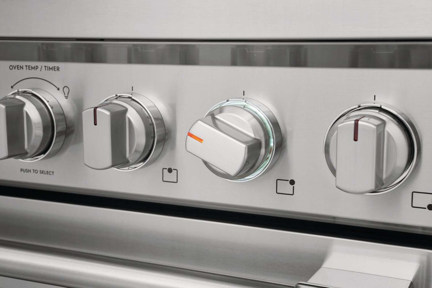 Cuisinière à induction Frigidaire Professional de 4,4 pi³ avec convection à 2 ventilateurs et surface facile à nettoyer…