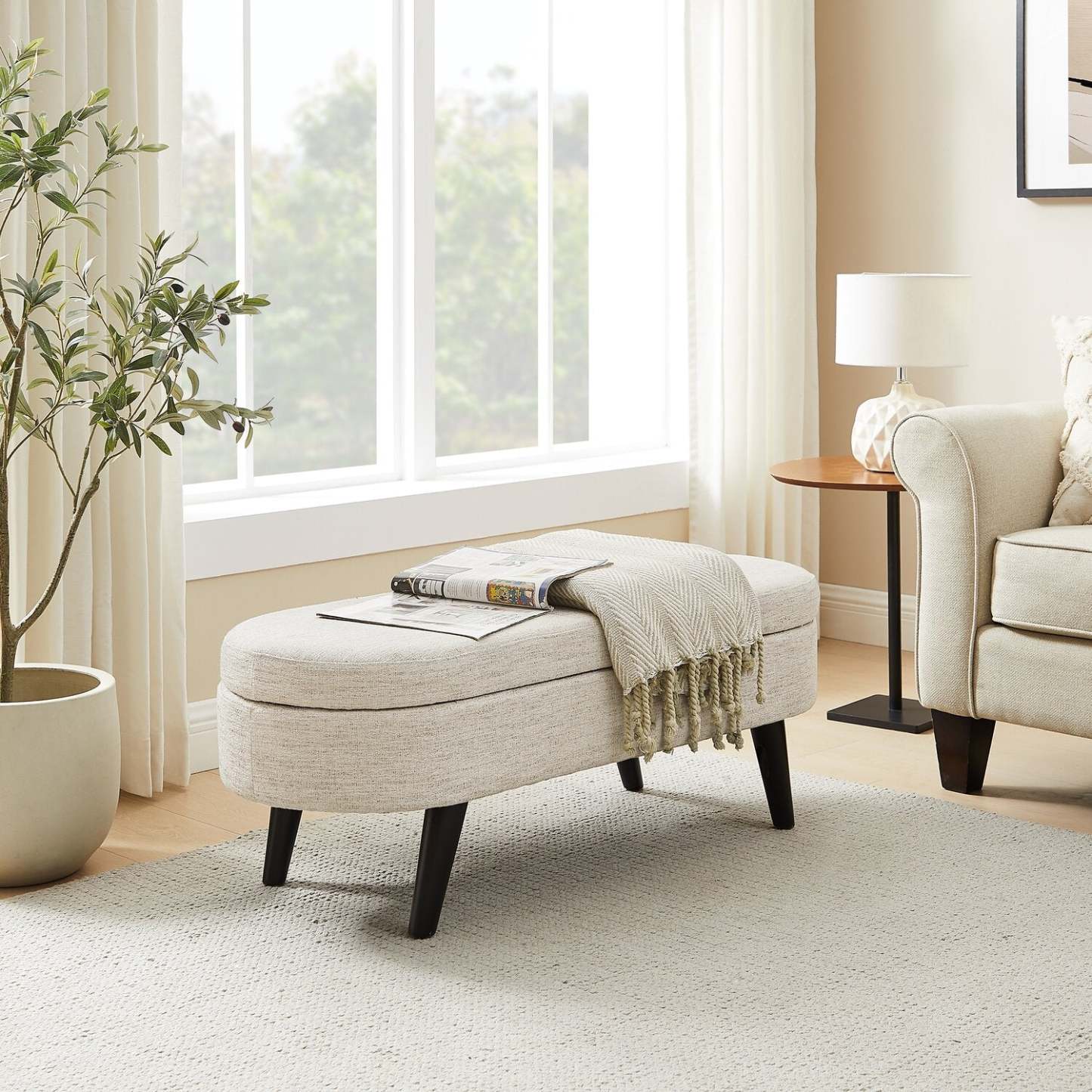 Montreal 43,5 Oval Fabric Storage Ottoman - Blanc|Pouf de rangement ovale Montreal de 43,5 po en tissu - blanc