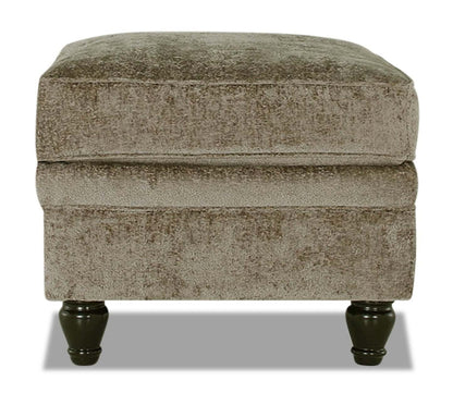 Fabriqué au Canada Ottoman Bellmont 26 en tissu chenille avec pieds en bois - Brun caramel | Pouf Bellmont de 26 po fabriqué au Canada en tissu de chenille avec pattes en bois - brun caramel