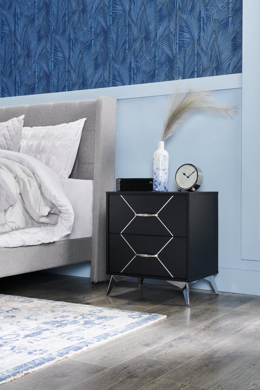 Table de nuit à 2 tiroirs Beau Flashlight, 21,7 L x 24,6 H, Moderne - Noir et Argent | Table de nuit moderne Beau de 21,7 po (L) x 24,6 po (H) à 2 tiroirs - noire et argentée