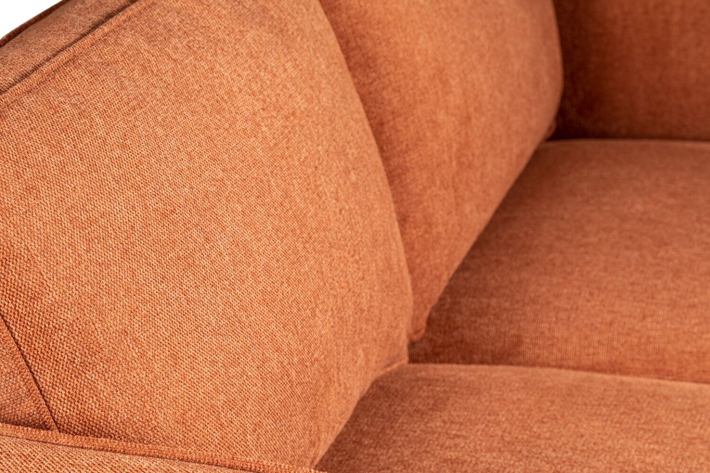 Kort & Co. Causeuse Kassia 65,4 po en tissu d’apparence lin avec base et pattes en bois - orange