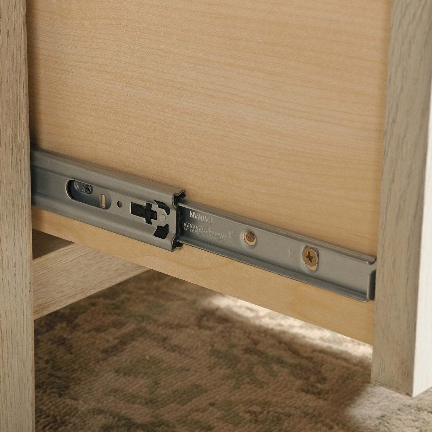 Bureau de direction Costa de 65,12 po à 7 tiroirs - marron blanchi