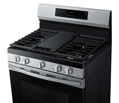 Cuisinière intelligente à gaz amovible Samsung de 6 pi³ avec friture à air - acier inoxydable - NX60A6511SS/AA | Samsung 6 Cu. Ft. Smart Gas Free Standing Range with Air Fry - Stainless Steel - NX60…