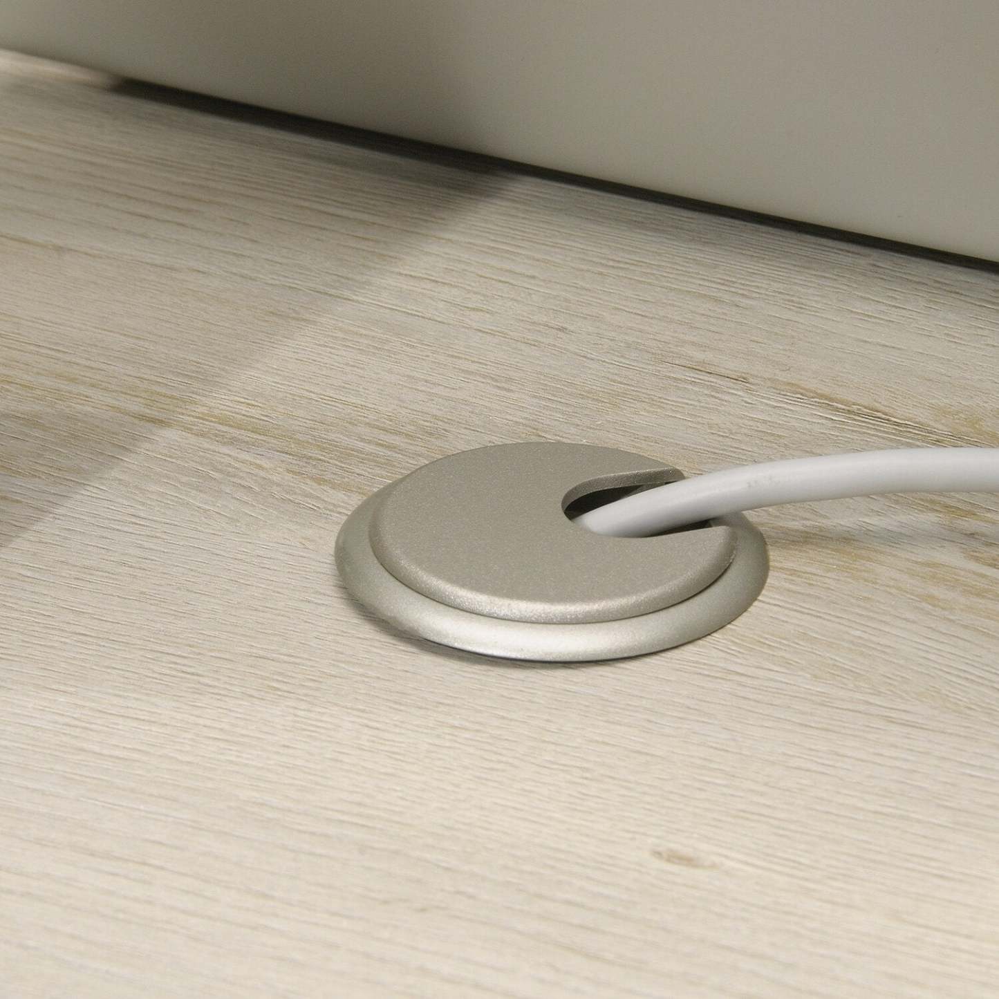 Kyree 59.06 Bureau de direction avec 4 tiroirs – Châtaignier crayeux | Bureau de direction Kyree de 59,06 po à 4 tiroirs - marron blanc