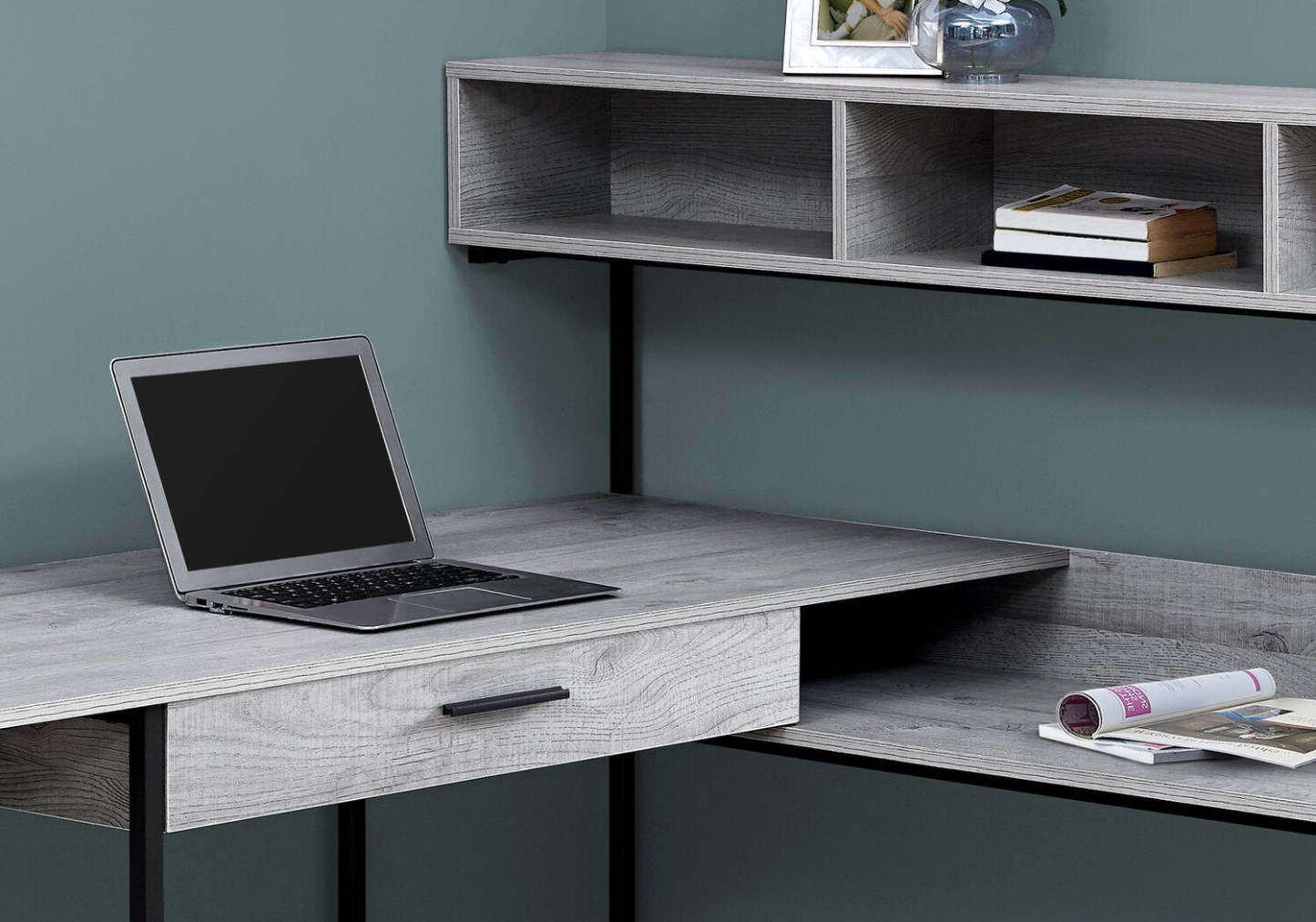 Oaklee 59 L-Shaped Corner Office Desk with Hutch - Grey|Bureau en coin en forme de L Oaklee de 59 po avec crédence - gris
