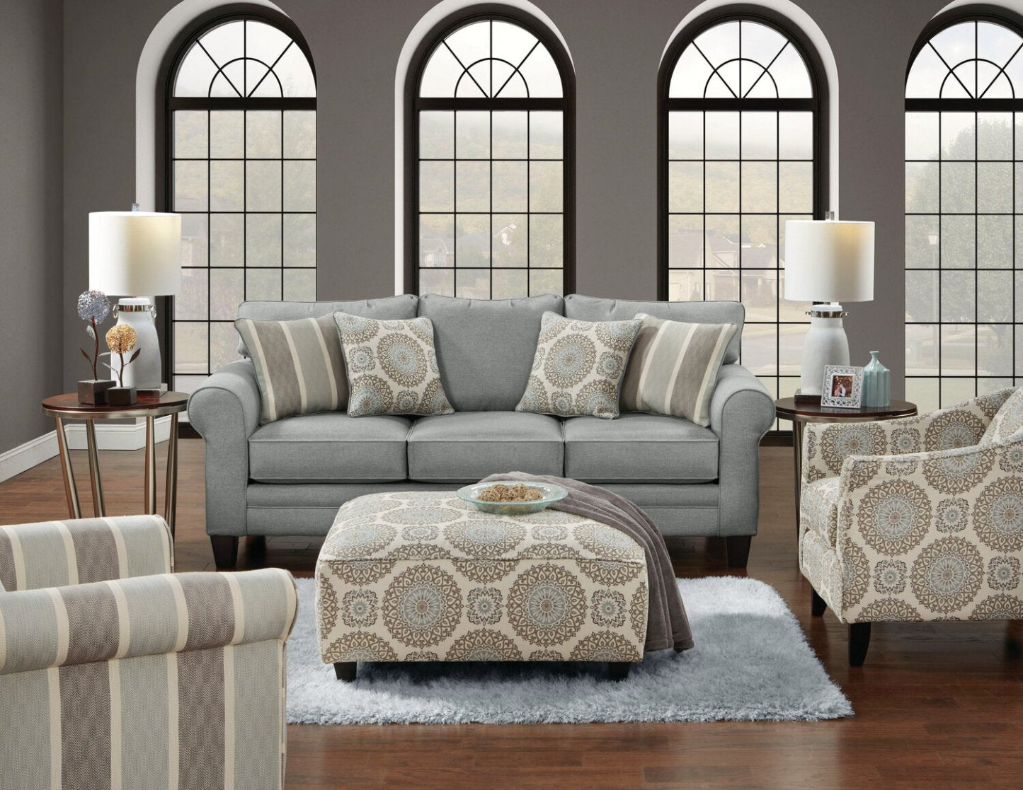 Fauteuil d’appoint Tula de 38 po fabriqué au Canada en tissu avec accoudoirs enroulés - brume multicolore