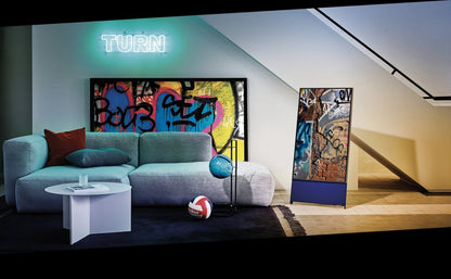 Samsung 43 The Sero QLED 4K Quantum HDR HGiG Auto Rotating Screen Smart TV (QN43LS05BAFXZC) | Téléviseur intelligent QLED Le Sero de Samsung 4K de 43 po avec Quantum HDR, HGiG et écran à rotation automatique (QN43LS05BAFXZC)