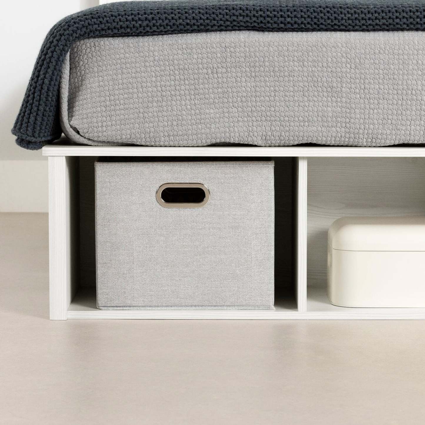 Lit plateforme Everley avec rangement et paniers intégrés, blanc - Pleine grandeur | Lit plateforme Everley avec rangement et paniers intégrés, blanc - format lit double