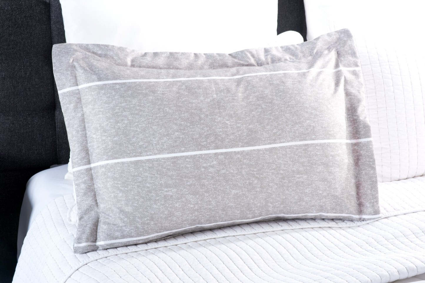 Stripes 3-Piece King Comforter Set - Grey| Ensemble d'édredon Stripes 3 pièces pour très grand lit - gris | STRPE3KG
