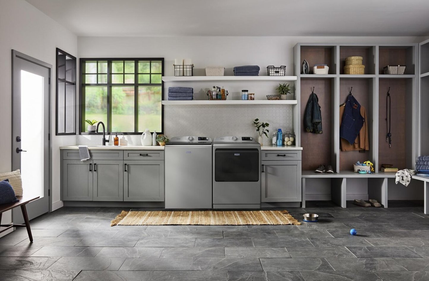 Maytag 6.0 Cu. Ft. Pet Pro Smart Top-Load Washer and 7.4 Cu. Ft. Electric Dryer – Radiant Silver | Laveuse intelligente à chargement par le haut de 6,0 pi³ et sécheuse électrique de 7,4 pi³ Animal Pet Pro de Maytag - argenté radieux