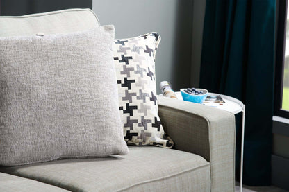 Made in Canada Sawyer 57 Linen-Look Fabric Loveseat with Reversible Cushions and Accent Pillows - Light Grey | Causeuse Sawyer de 57 po fabriquée au Canada en tissu d’apparence lin avec coussins réversibles et coussins décoratifs - gris clair