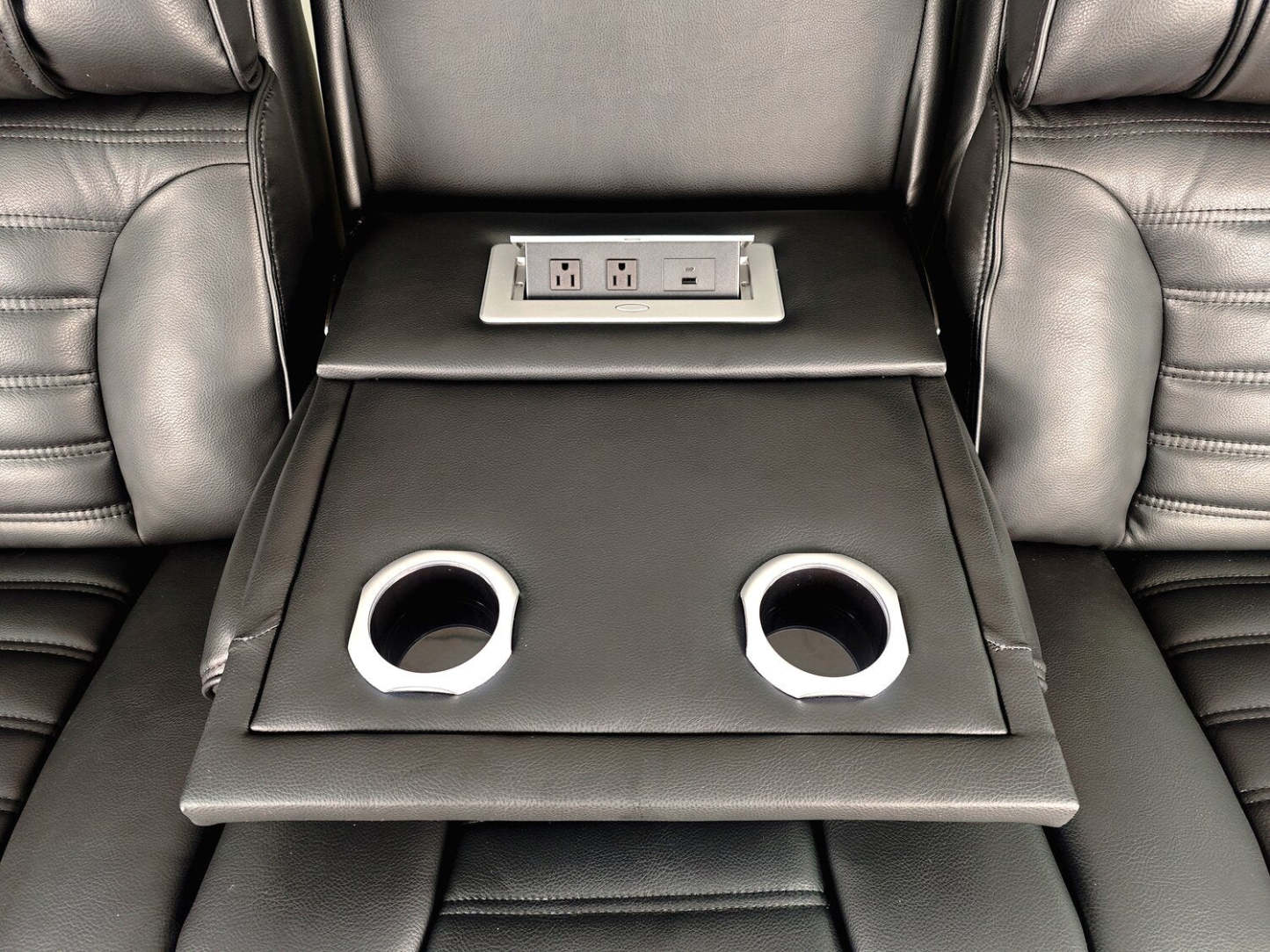 Sofa de massage à inclinaison électrique Zen de 86 po en tissu d’apparence cuir avec appuie-têtes électriques et console rabattable - noir