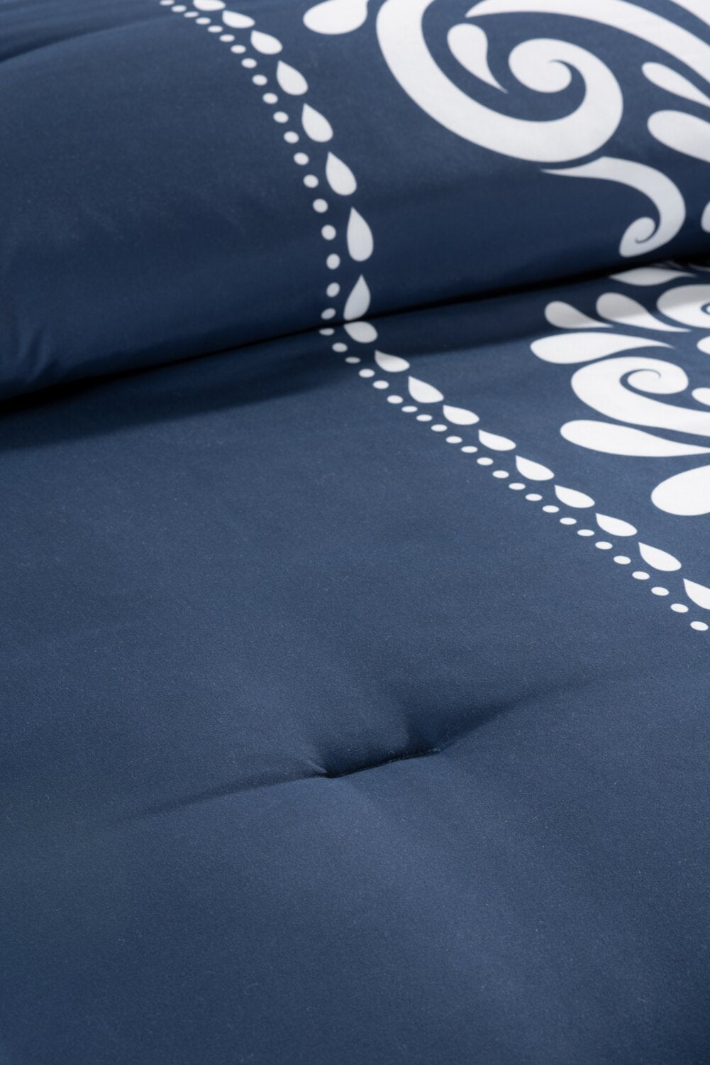 Navy Damask 3-Piece King Comforter Set|Ensemble d'édredon Navy Damask 3 pièces pour très grand lit|NVYDM3KG