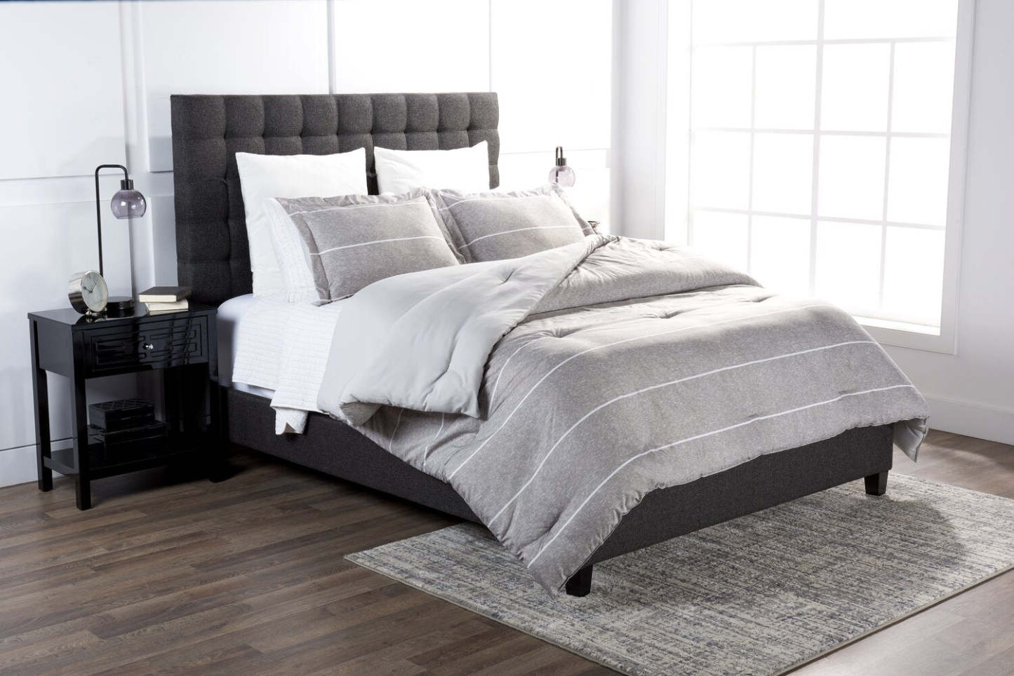 Stripes 3-Piece King Comforter Set - Grey| Ensemble d'édredon Stripes 3 pièces pour très grand lit - gris | STRPE3KG