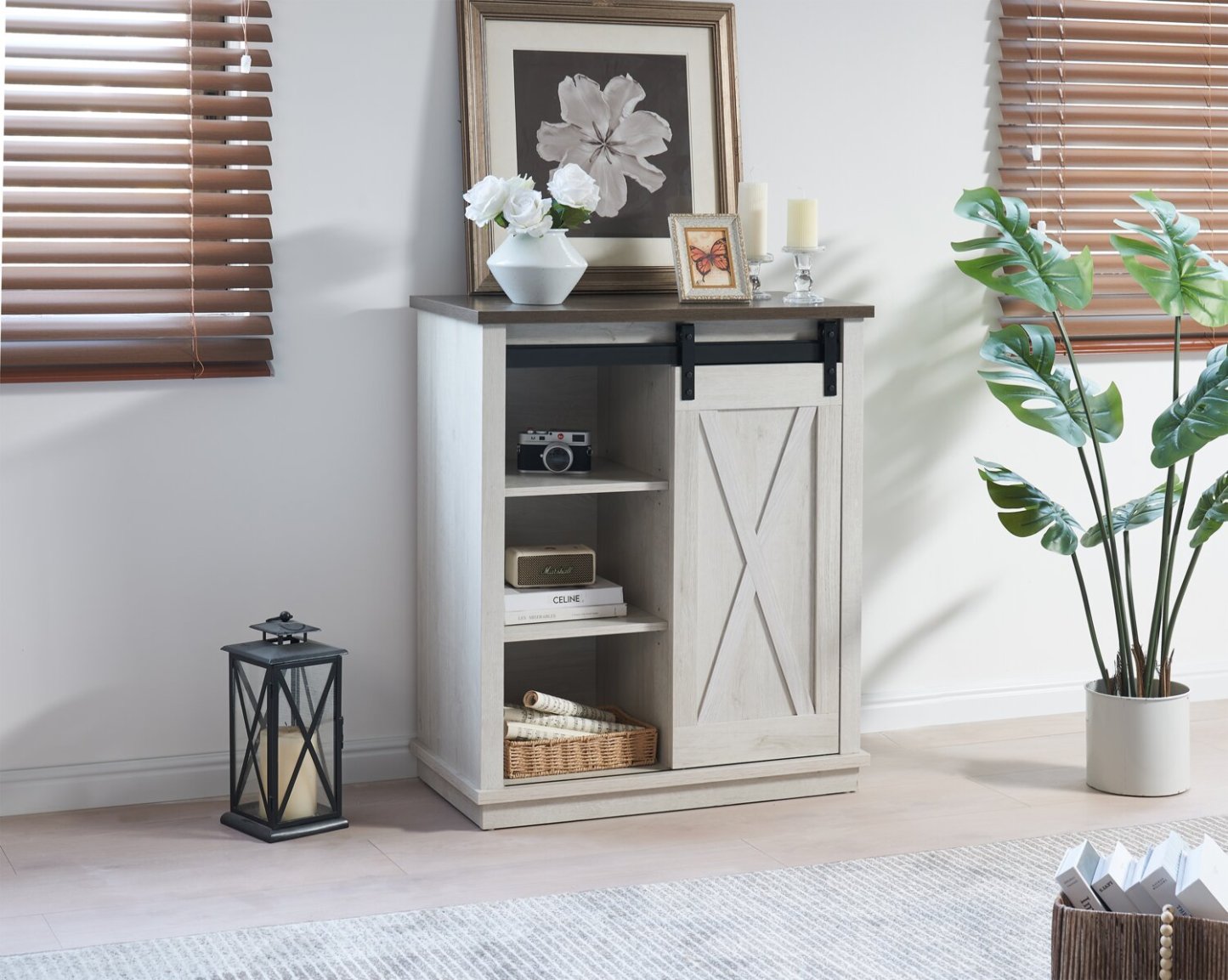 Armoire d'appoint Bristow 31" avec tablettes et porte de grange coulissante - Chêne blanc | Armoire décorative Bristow de 31 po avec tablettes et porte de grange coulissante - chêne blanc | BRIWHACC