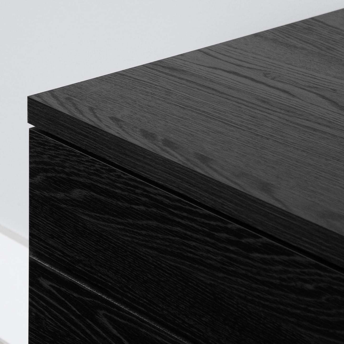 Commode de chambre à coucher Lake, 5 tiroirs, 29 L x 52 H, Fabriqué au Canada, Glam - Noir | Commode verticale somptueuse Lake de 29 po (L) x 52 po (H) à 5 tiroirs pour la chambre à coucher, fabriquée au Canada - noire