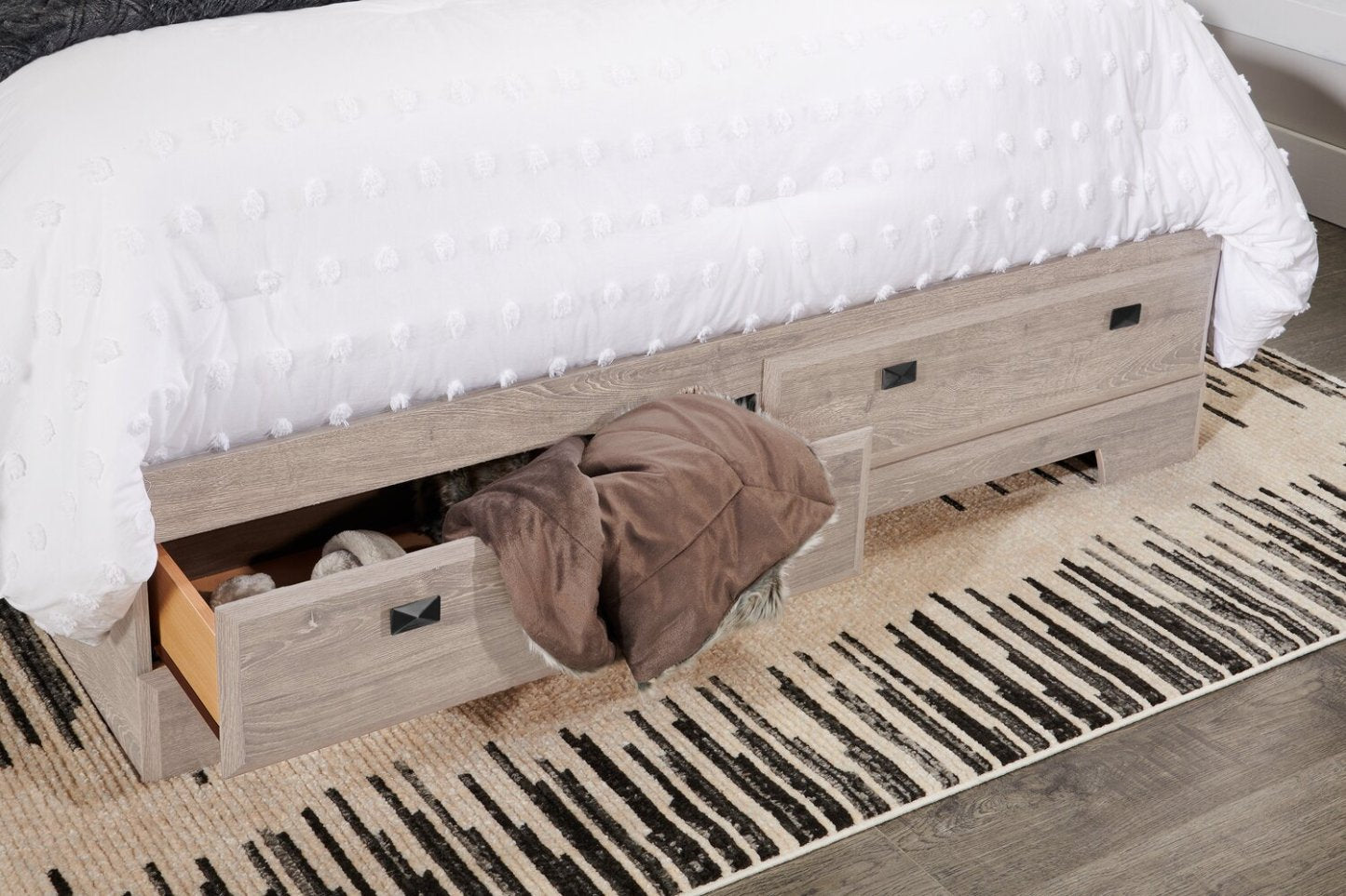 Lit plateforme Yorkdale à 6 tiroirs fabriqué au Canada avec tête de lit et cadre de rangement, blanc - Taille Queen